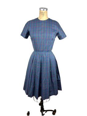 1960s pleated day dress with pockets by Tanner Size S